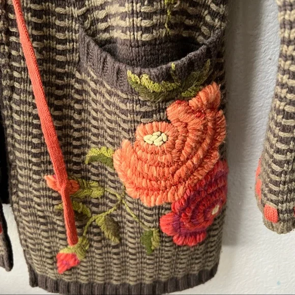 CABI green chunky knit floral embroidery hooded duster cardigan sweater womens M - Picture 3 of 5